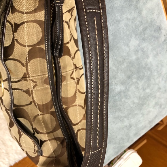 Coach purse large very gently loved rotating closet great deal❤️ - Picture 9 of 17